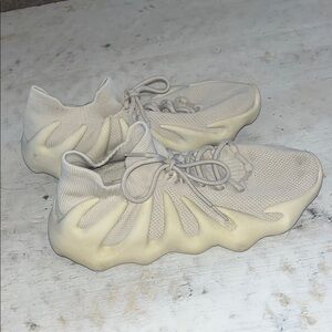 Adidas Yeezy 450 in the "Cloud White" | size 9.5